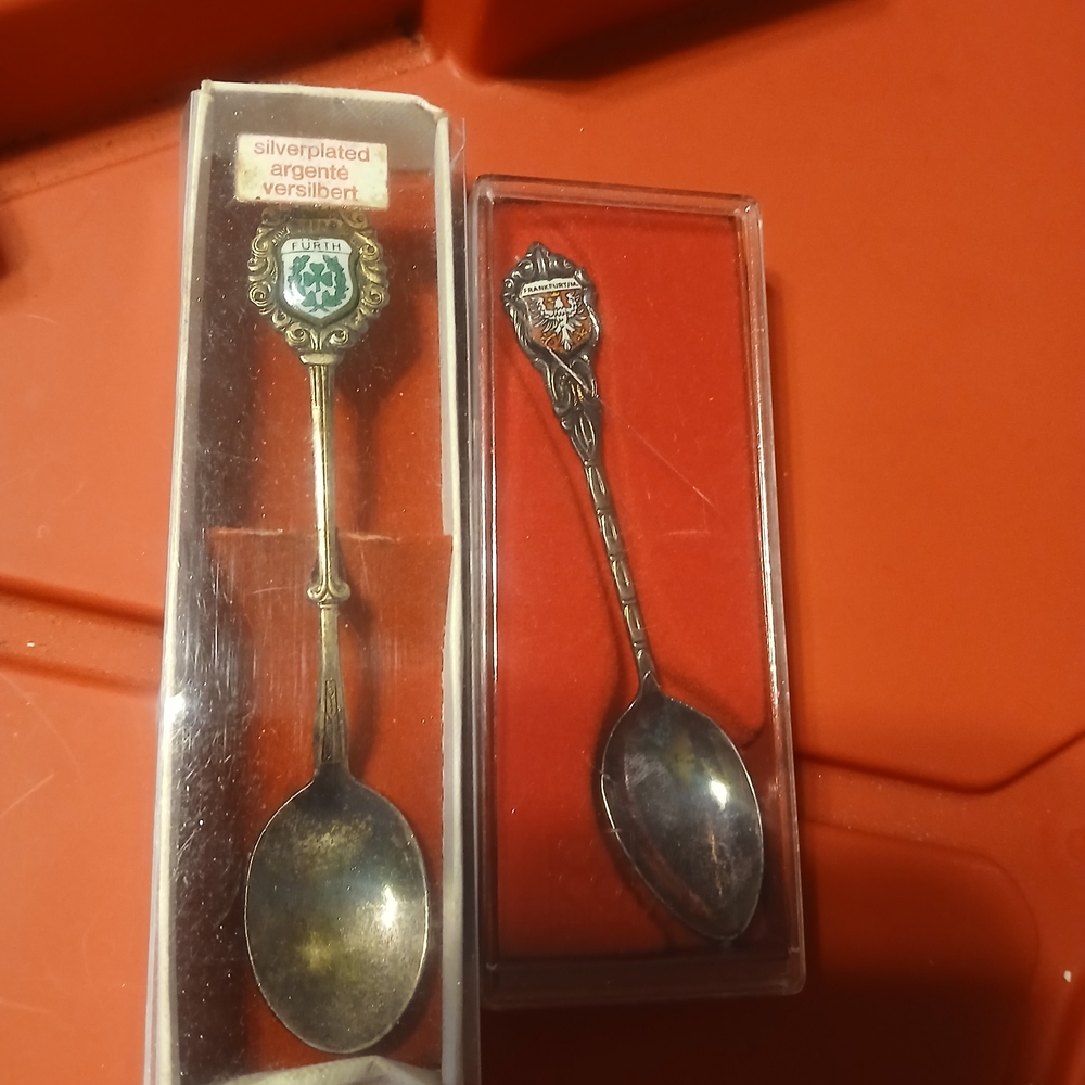 Silverplated Decorative Spoon Set with Crest Designs